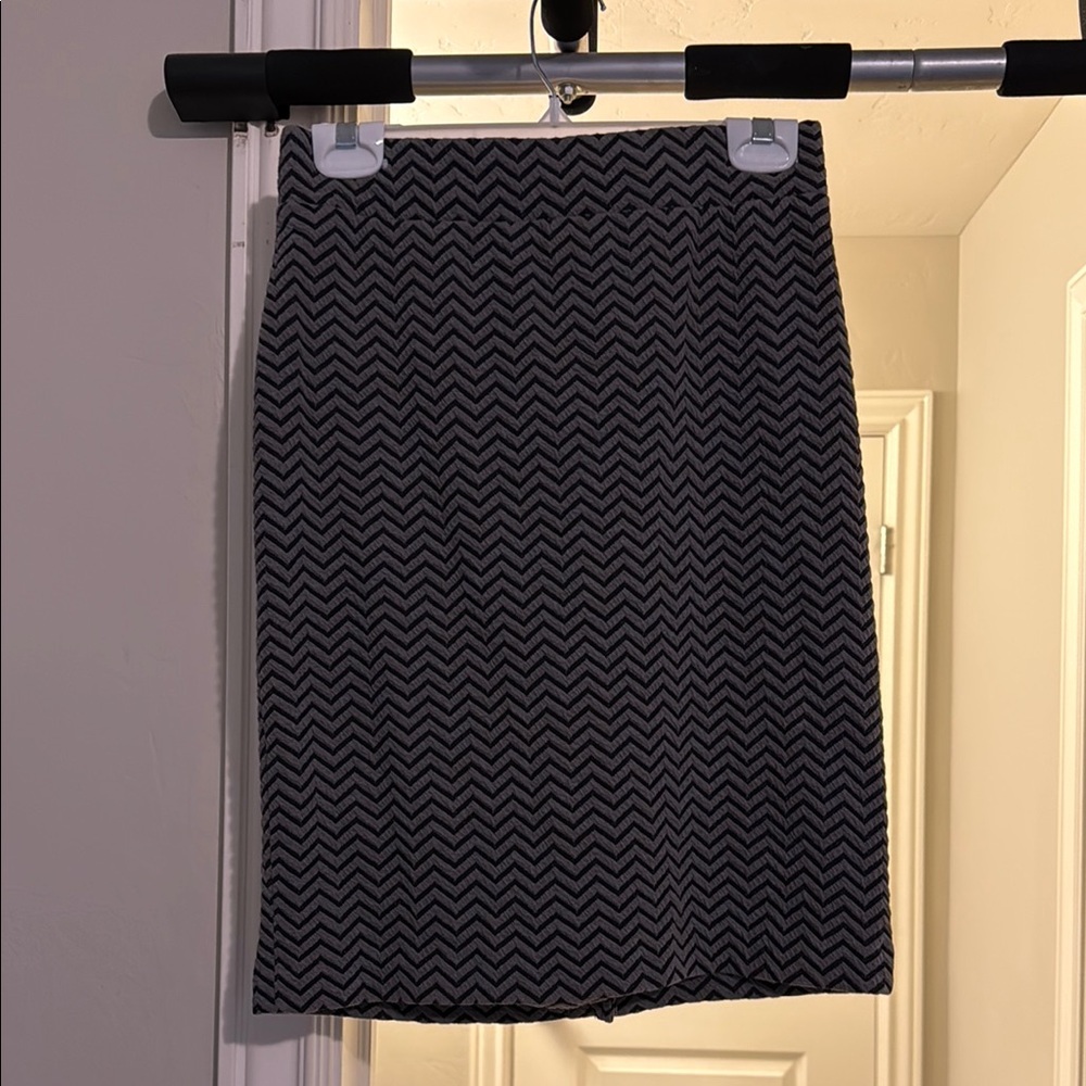 Chevron Patterned Black and White Skirt